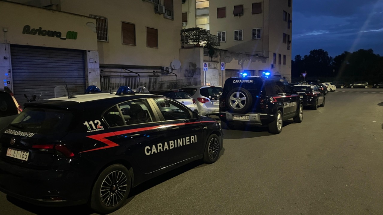Finestrino rotto per rubare in auto, arrestata 26enne