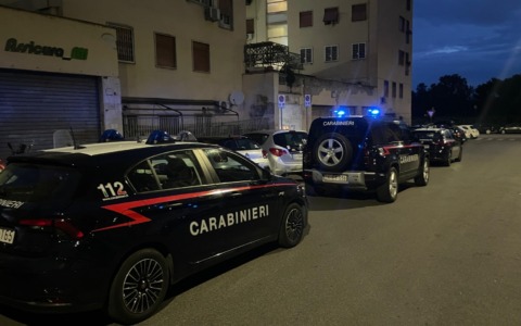 Finestrino rotto per rubare in auto, arrestata 26enne