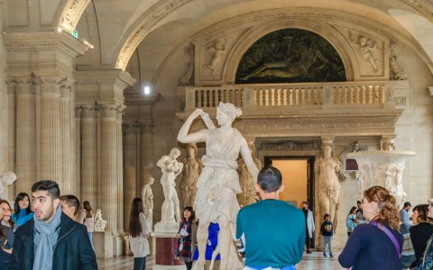 Prato, la fabbrica che cambia senza scomparire