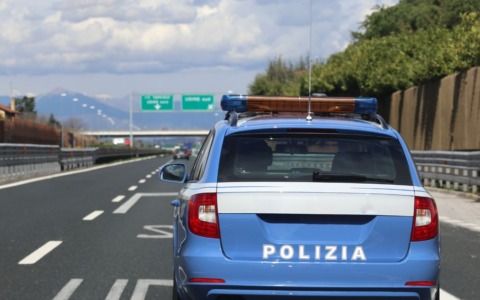 Manuali sull’uso delle armi donati ai nuovi agenti