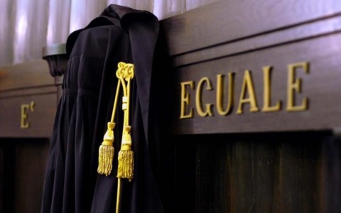 Dalla speranza al timore: la disavventura di una sposa e l’espulsione