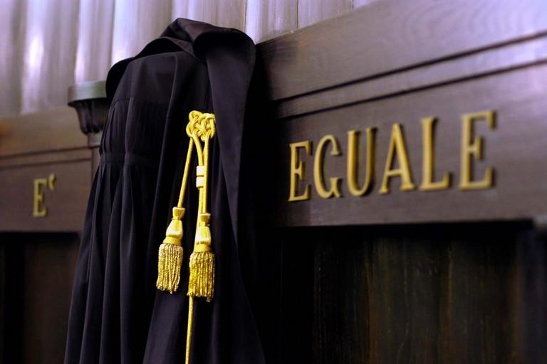 Dalla speranza al timore: la disavventura di una sposa e l’espulsione